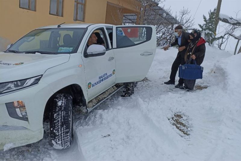 Malatya yolda kalanların imdadına yetişti