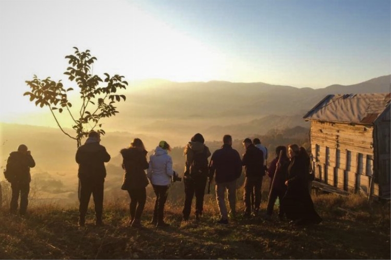 Bursalı fotoğrafçılar hem geziyor, hem çekiyor