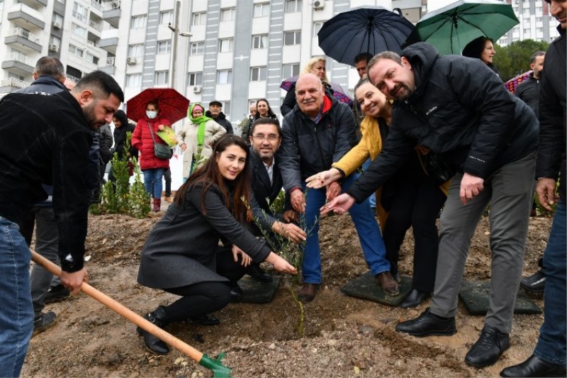 İzmir Çiğli’de 346 kadın için fidanlar toprakla buluştu