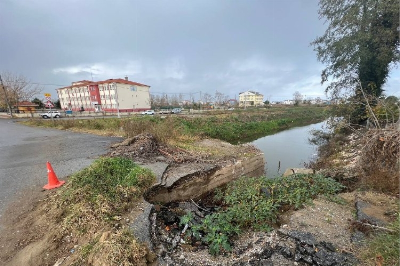 Sakarya selden zarar gören köprüyü yeniliyor