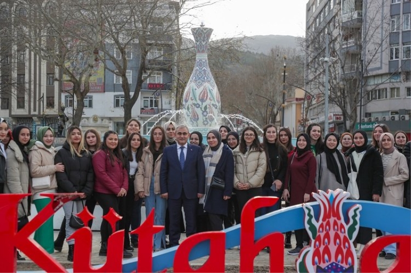 Alim Işık gençlere Zafer Meydanı