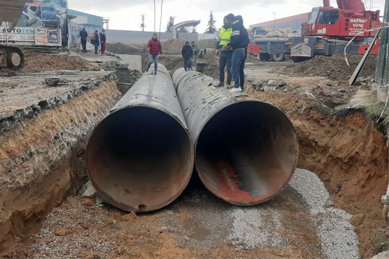 Gebze GOSB deresinde dev borular kullanılıyor 