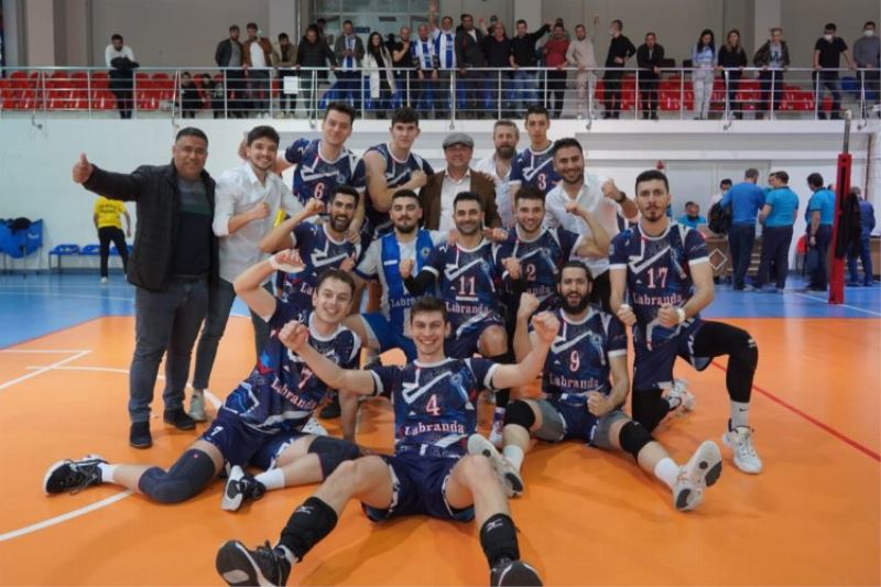 Muğla Milas Belediyespor Voleybol takımı net skorla galip geldi 