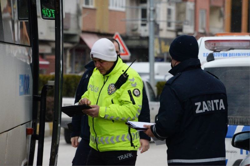 Bilecik’in Bozüyük ilçesinde servis minibüsleri denetlendi