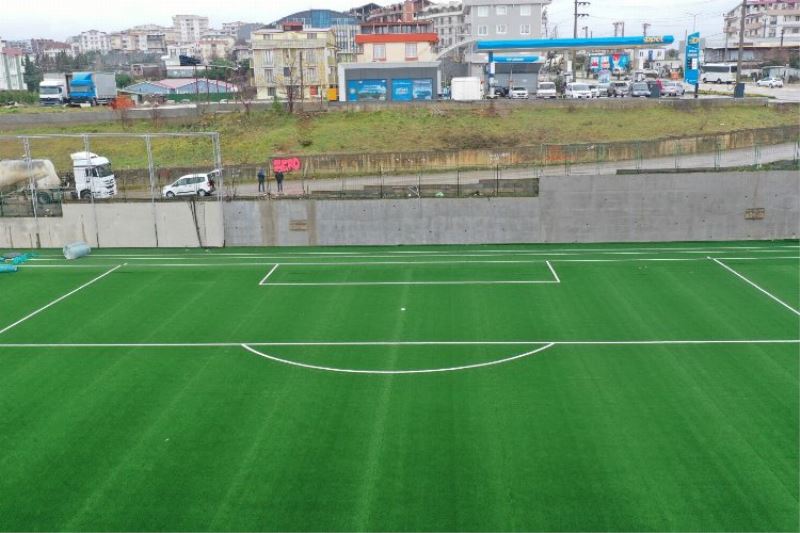 Darıca Nene Hatun Stadı’ndaki batı sahasının çimleri serildi