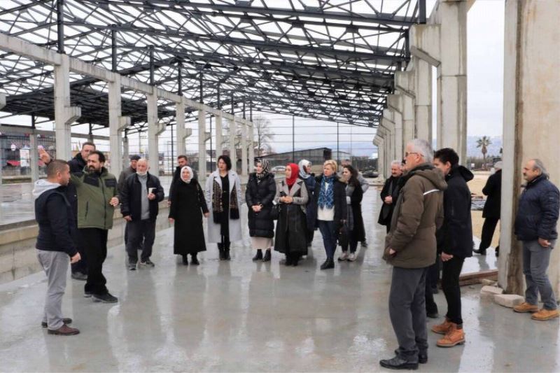 Çiftçiler, tıbbi ve aromatik bitkilerin işlendiği tesisleri gezdi