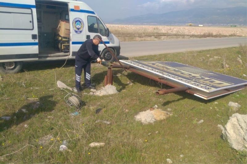 Balıkesir Edremit Belediyesi görüntü kirliliğine devam ediyor