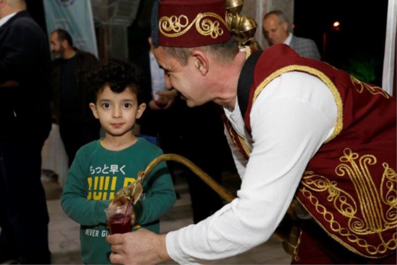 Hafız Bünyamin Topcuoğlu teravihte Bursa İnegöl cemaati ile buluştu