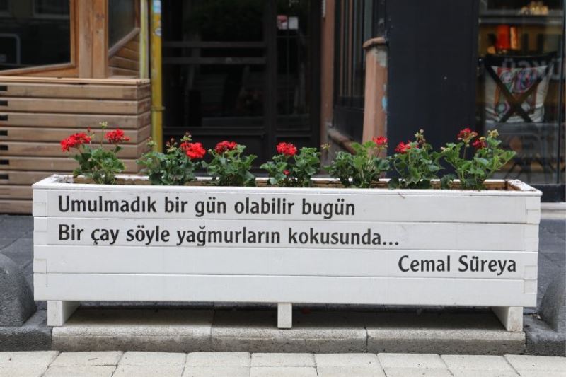 Kocaeli İzmit’te şiirler çiçek açtı