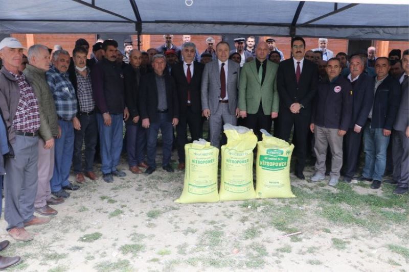 Manisa Selendili üreticilere 30 bin 5 kilogram gübre dağıtıldı