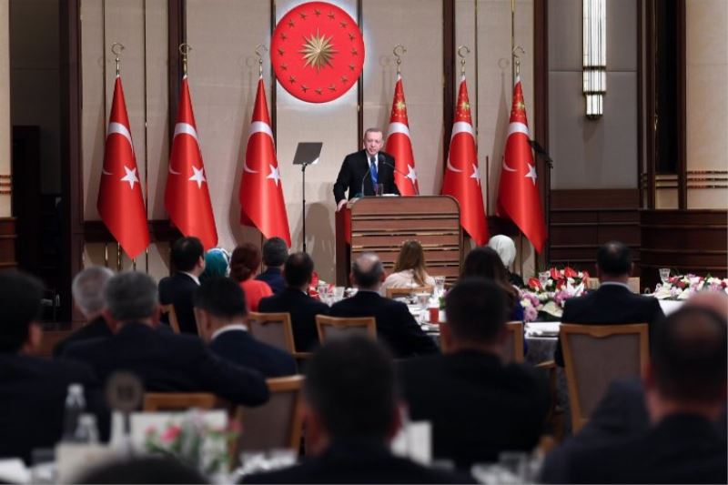 Cumhurbaşkanı Erdoğan ara tatil öncesinde eğitimcilerle iftarda buluştu