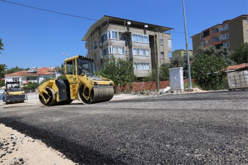 Muğla Yatağan’da birinci etapta sıcak asfaltlama yapılıyor