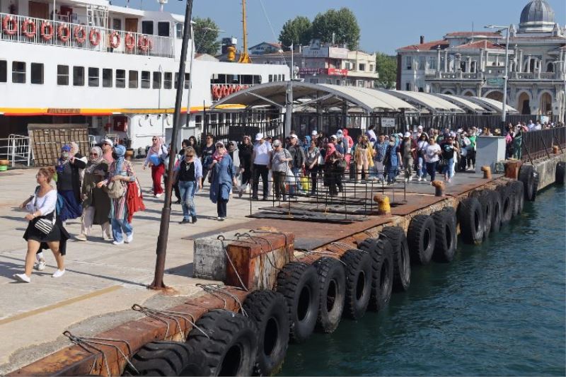 Kocaeli İzmit Belediyesinin Büyükada turunda  kadınlar ve çocuklar gönüllerince eğlendi