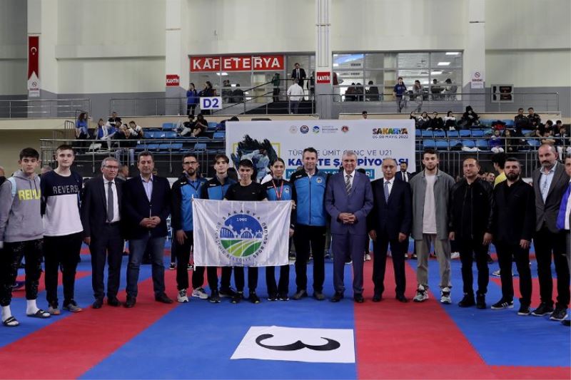 Karate şampiyonasına Sakaryalı sporcular damga vurdu