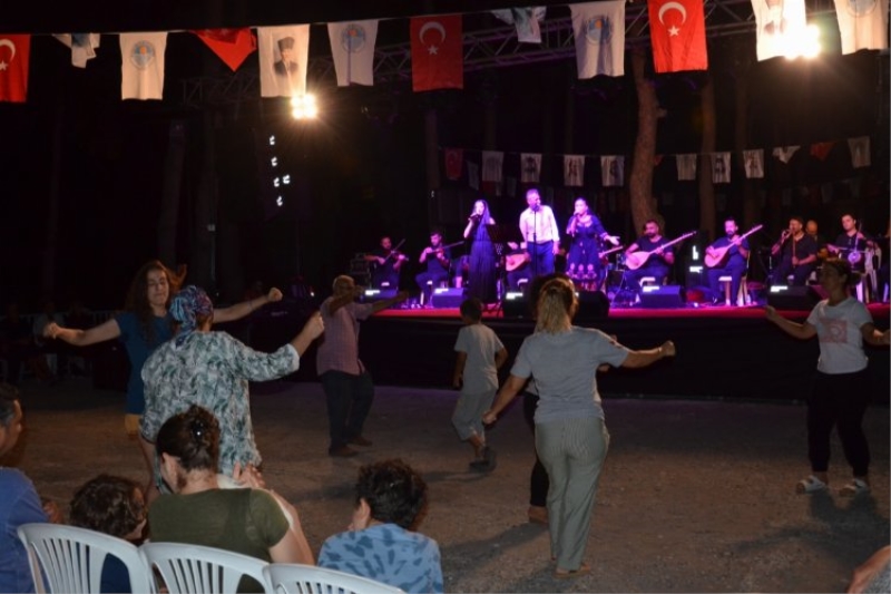 Tarsus Çamalan’da halaylı, türkülü konser