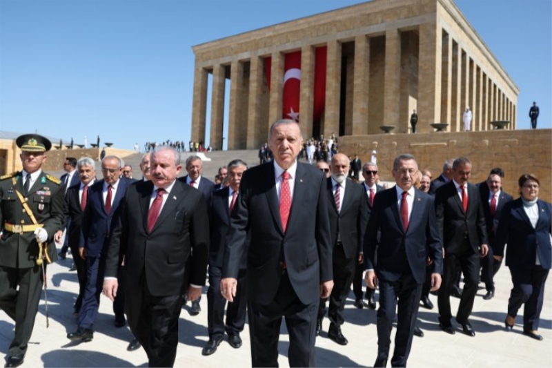 Devlet erkanından Anıtkabir ve Devlet Mezarlığı