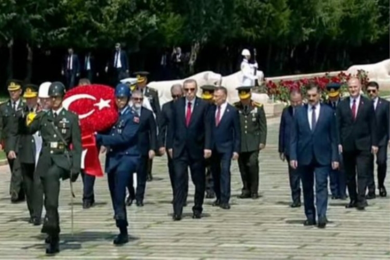 YAŞ üyeleri Anıtkabir