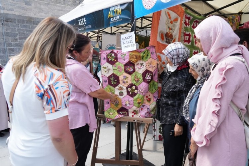 Kayseri Altın Eller Geleneksel El Sanatları Festivali’ne büyük ilgi