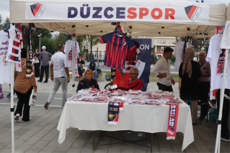 Düzcespor formasına 