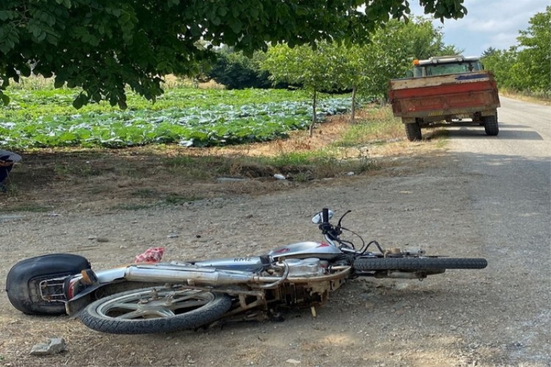 Pazaryeri’nde traktör ile motosiklet çarpıştı 1 yaralı