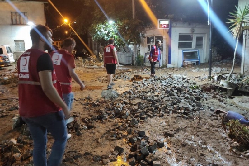 Kızılay gönüllüleri Mudanya