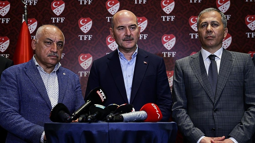 Bakan Soylu: TFF binasına saldırı olayının zanlıları kısa bir süre içerisinde yakalandı.