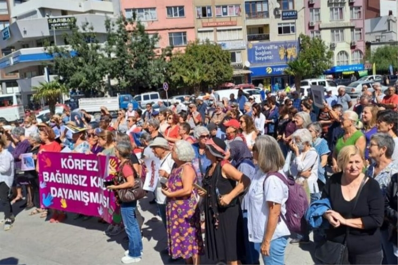 Körfez Bağımsız Kadın Dayanışması üyeleri Burhaniye