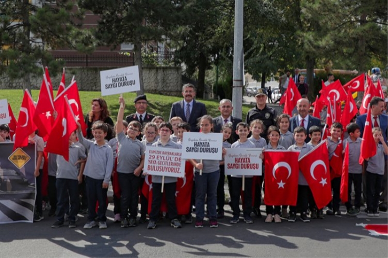 Kütahya da yayalar için saygı duruşunda