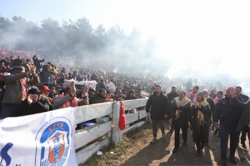 Onbinlerce deve tutkunu Efes Selçuk