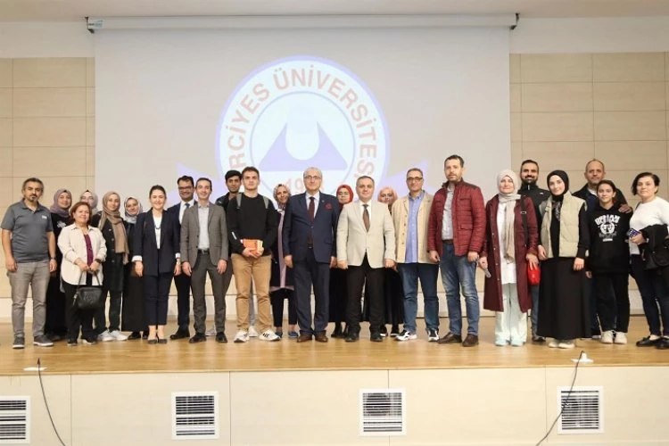 Prof. Dr. İsmail Hakkı Aydın, ERÜ öğrencileriyle buluştu