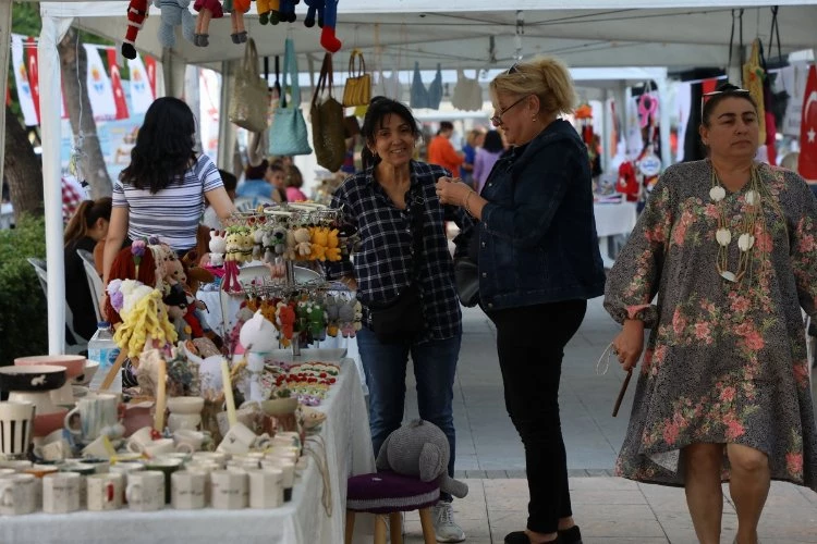 Adana Kadın Emeği Pazarı’nda el emeği ürünler satışta