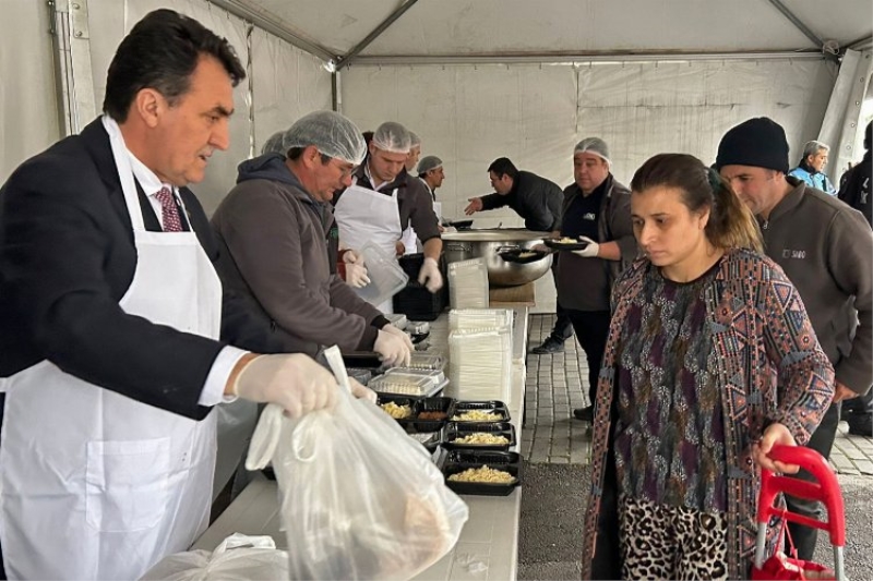 Sıcak iftarlıklar Başkan Dündar