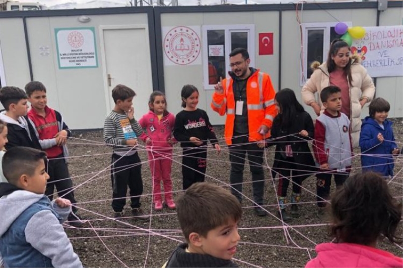 Afet bölgesinde psikososyal destek sürüyor