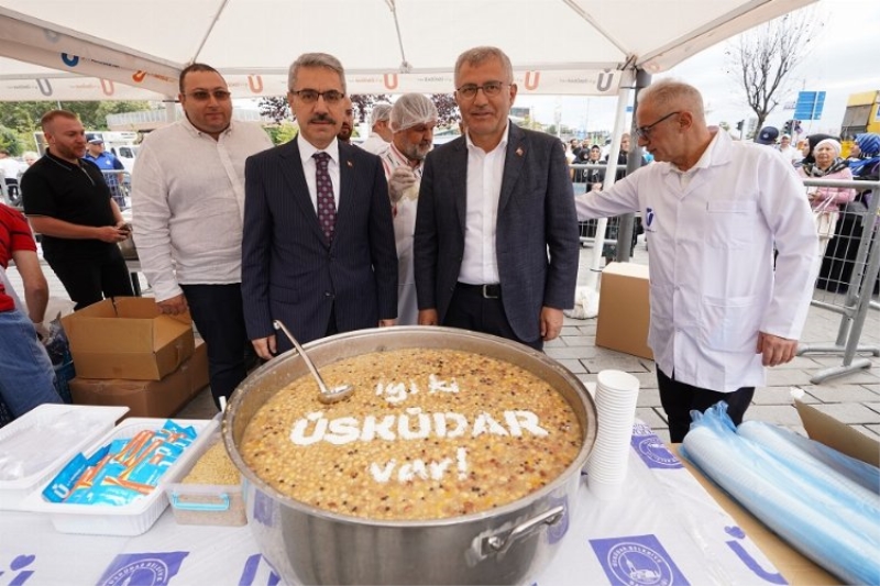 İstanbul Üsküdar aşure bereketini paylaştı