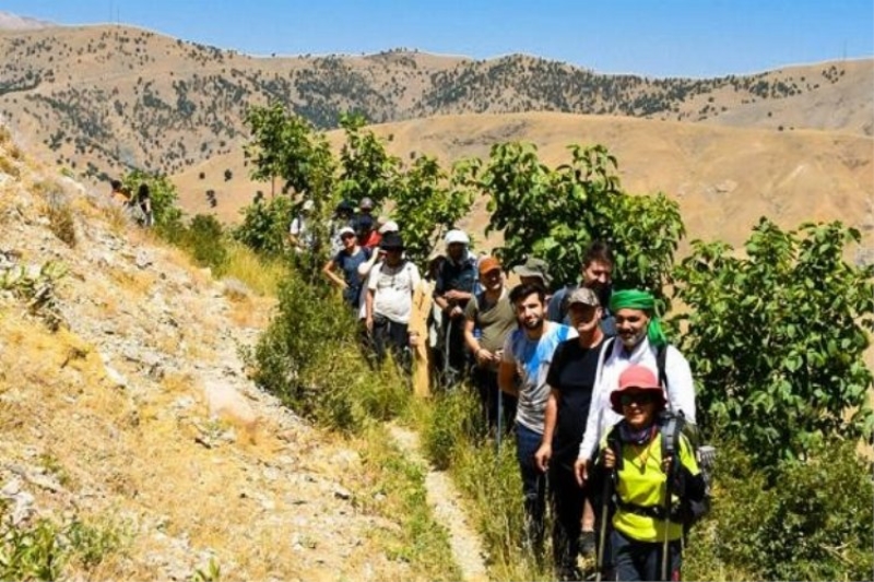 Doğaseverlerden Sason yaylasına yürüyüş