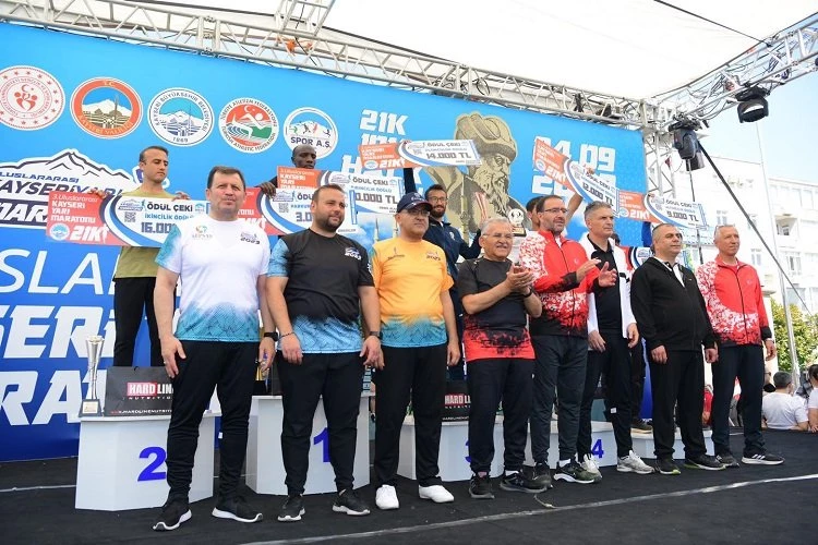 Uluslararası Kayseri Yarı Maratonu nefesleri kesti