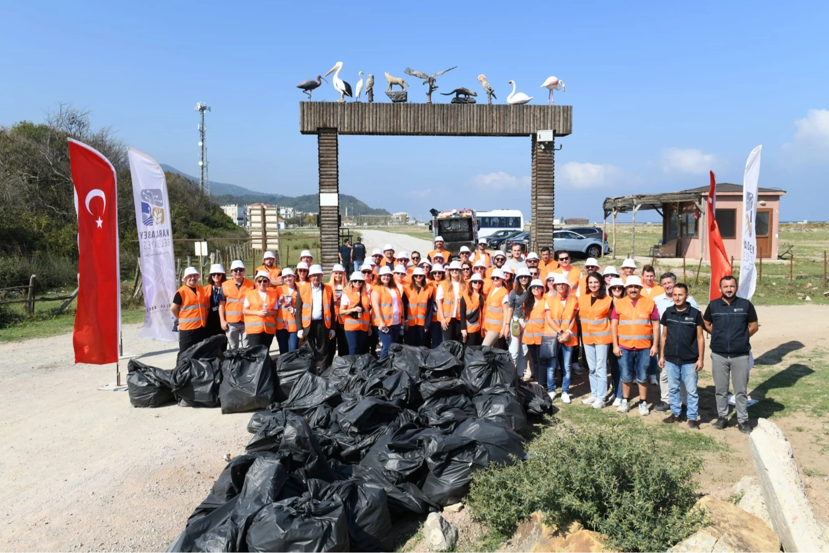 Karacabey’in Yeniköy Sahillerinde gönüllü temizlik hareketi