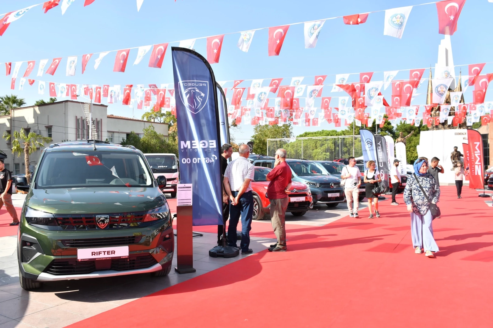 1. Manisa Otoshow Otomobil Fuarı Açıldı