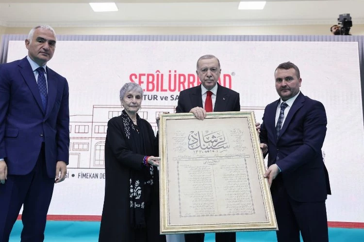 103 yıl önceki ilk nüsha hediye edildi