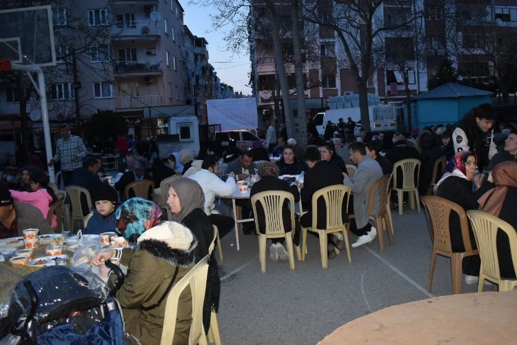 Manisa Gördeslilerden 2 bin kişilik iftar