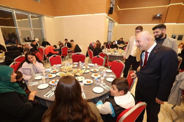 Başkan Büyükgöz yetim ve öksüzleri unutmadı