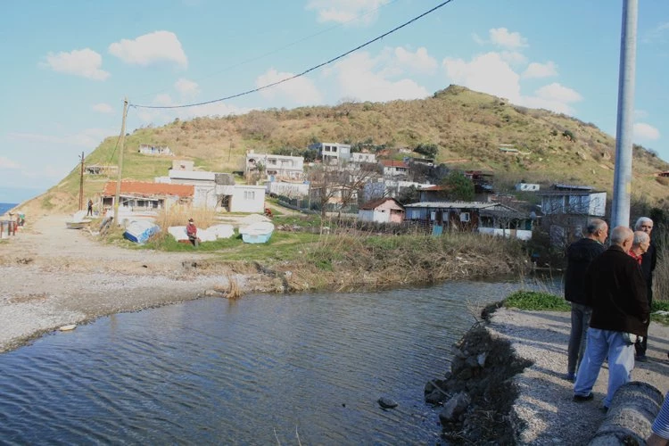 Mudanya kırsal sahilinde selde yıkılan köprü 4 aydır ulaşımı güçleştirdi