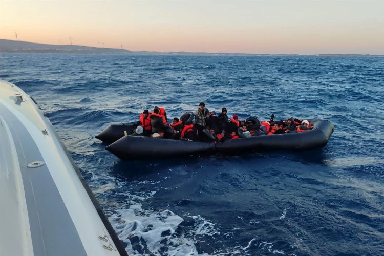 İzmir açıklarında 44 düzensiz göçmen kurtarıldı