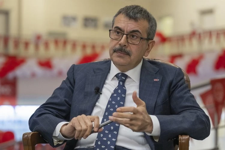 Yeni müfredat askıya çıkarılıyor