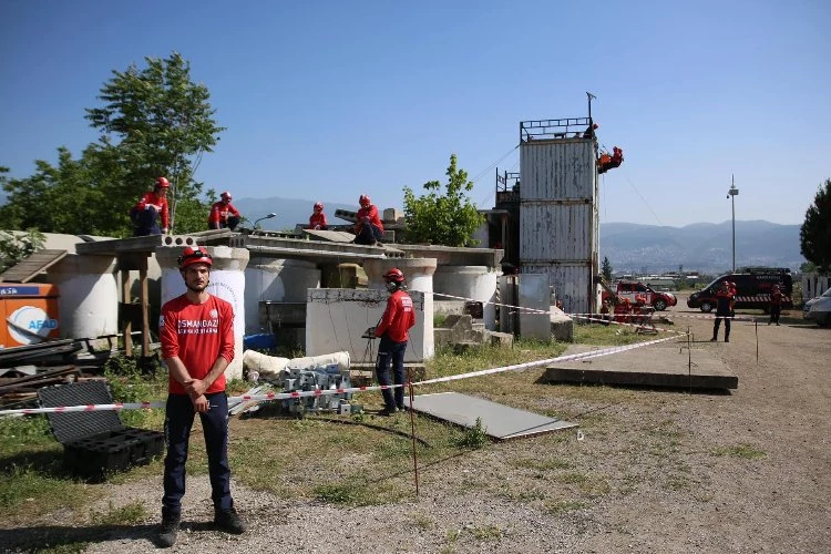 Bursa Osmangazi ekiplerinden nefes kesen tatbikat