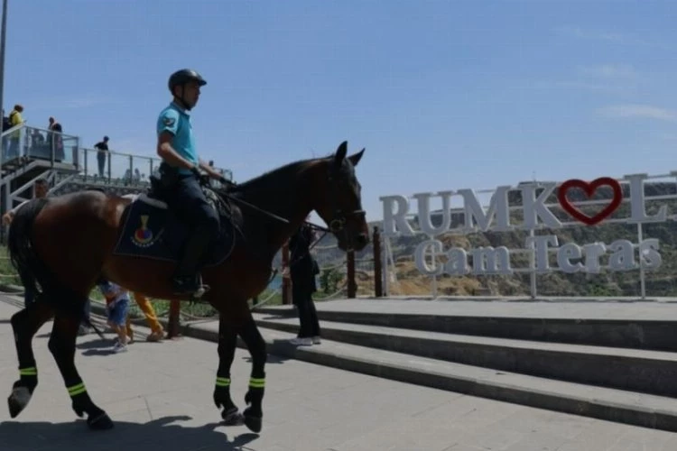 Atlı Jandarma Birlikleri Turistik Yerlerde Devriye gerçekleştirdi