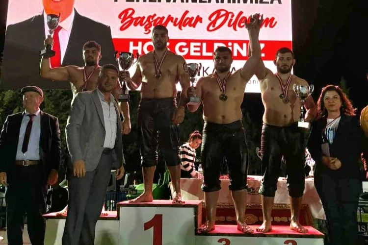 Gölcük Belediyespor güreşçilerinden büyük başarı