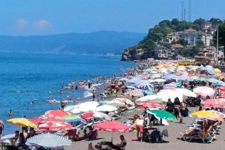 Düzce Akçakoca sahilinde bayramı yoğunluğu