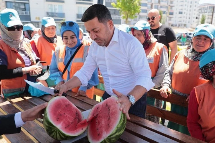 Rasim Arı mesai arkadaşlarını sahada ziyaret etti