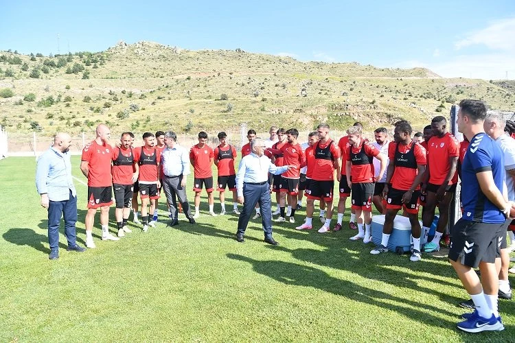 Futbol takımları Erciyes Yüksek İrtifa Kamp Merkezi’ne övgüler yağdırdı